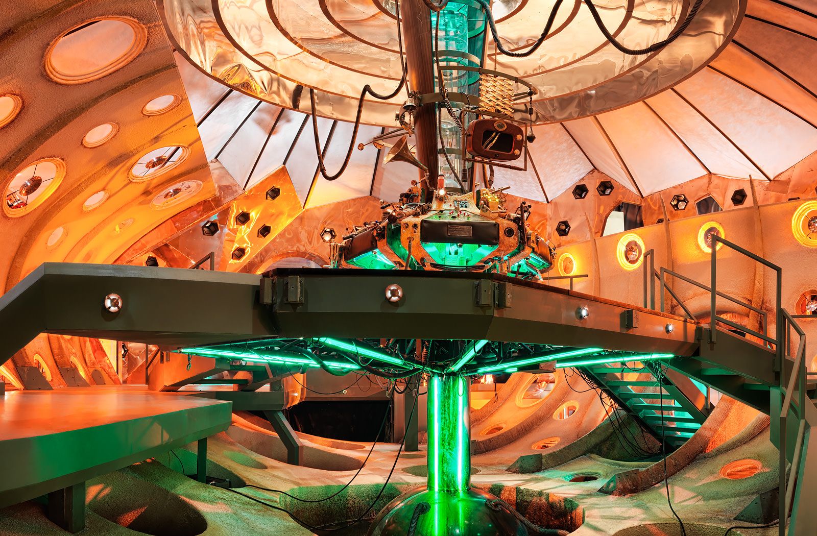 1600x1050 Doctor Who TARDIS Virtual Tour