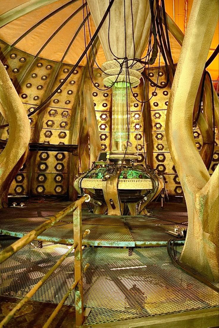 736x1101 Tardis Console Set