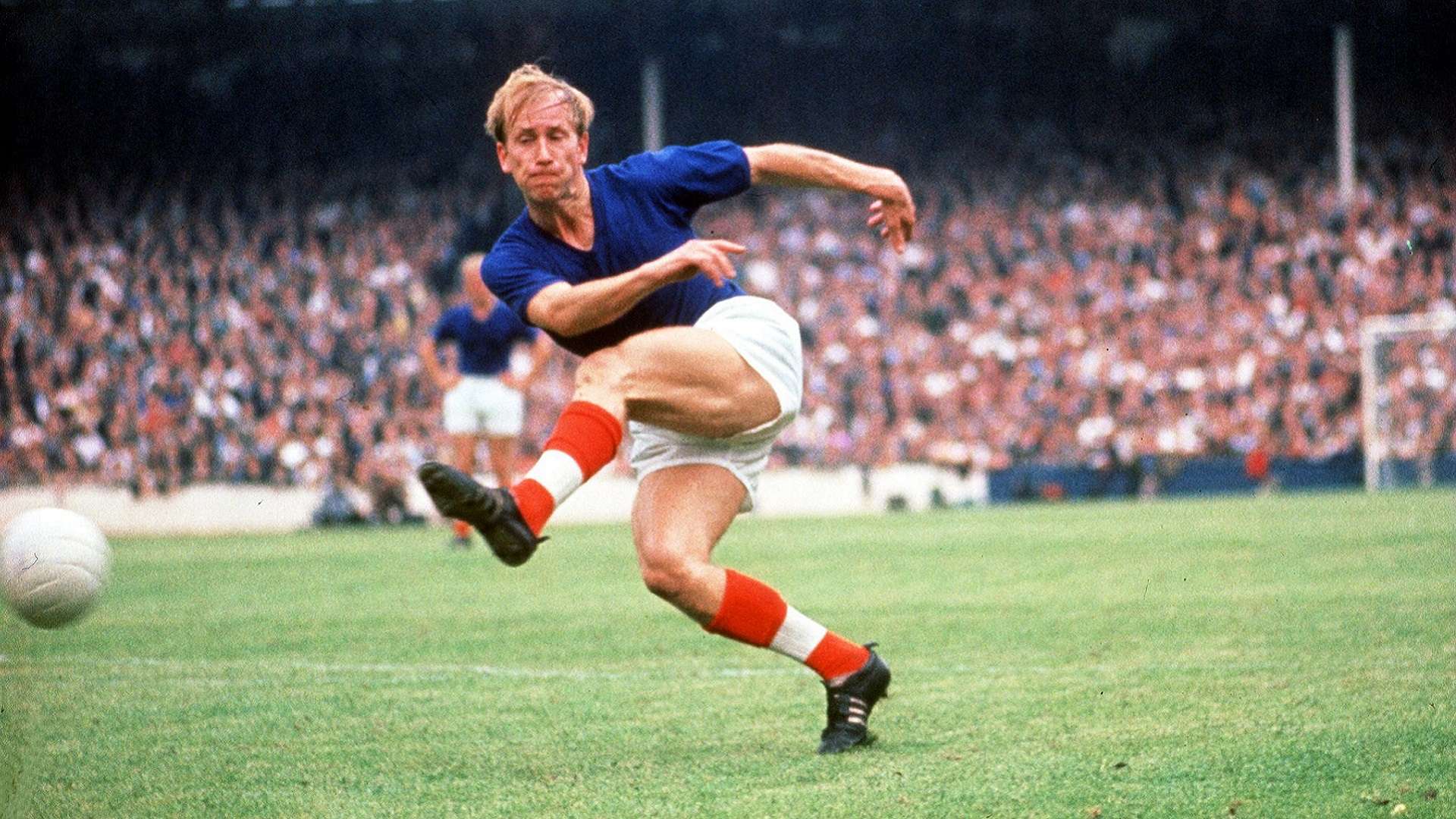 1920x1080 Sir Bobby Charlton survived the Munich air disaster before conquering Europe and the world made Man Utd the power it is today. Goal.com US