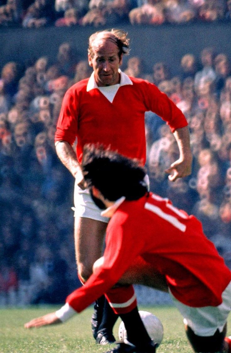 736x1124 Bobby Charlton