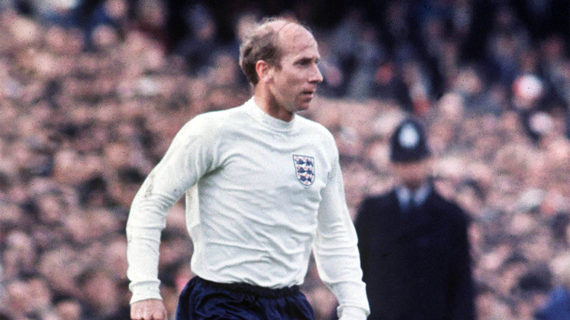 1920x1080 ℹ️ A minute's applause for Sir Bobby Charlton. Dagenham & Redbridge FC