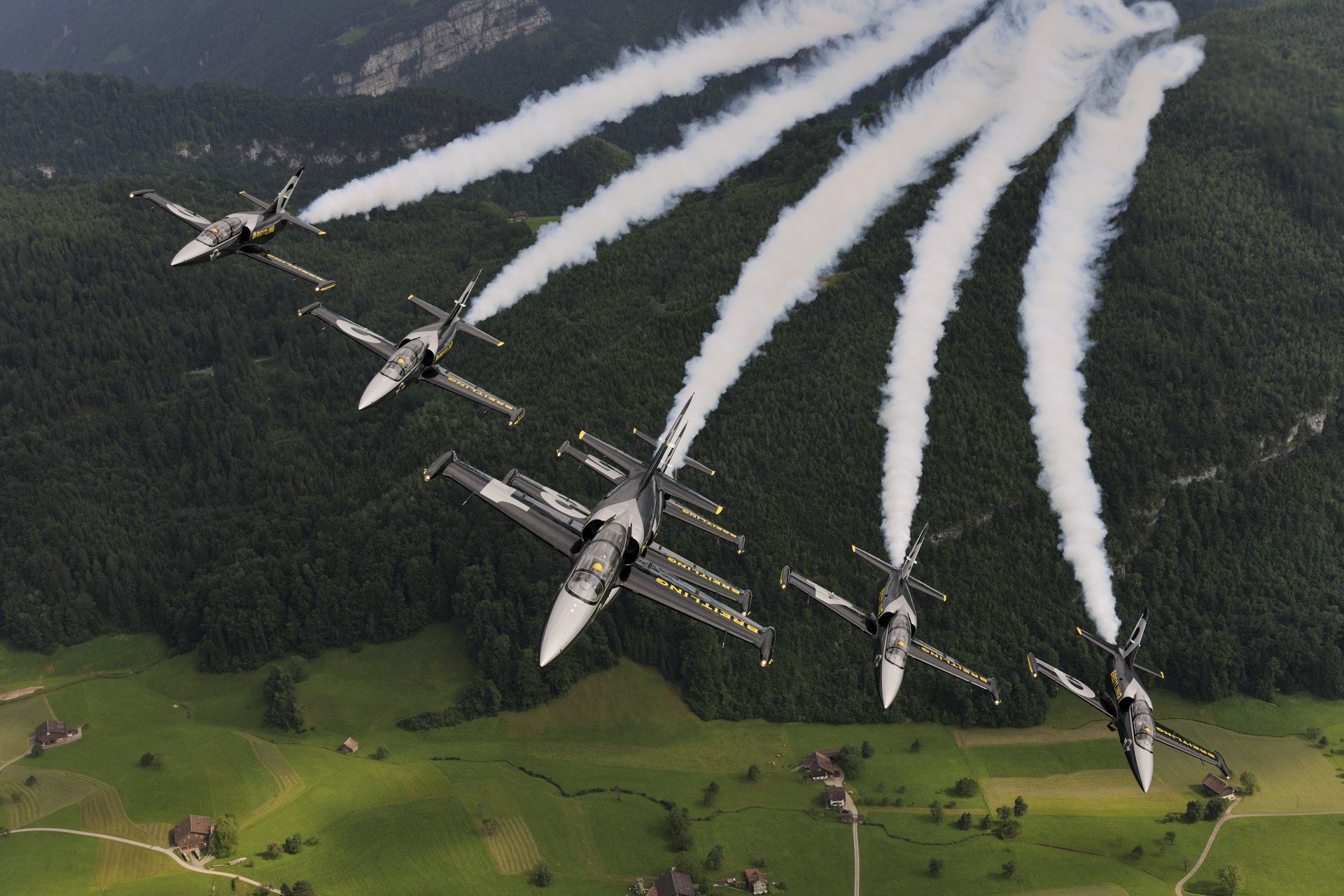 1920x1280 Aero L 39 Albatros Squadron In Stunning 4K Ultra HD Military Flight Wallpaperx2666