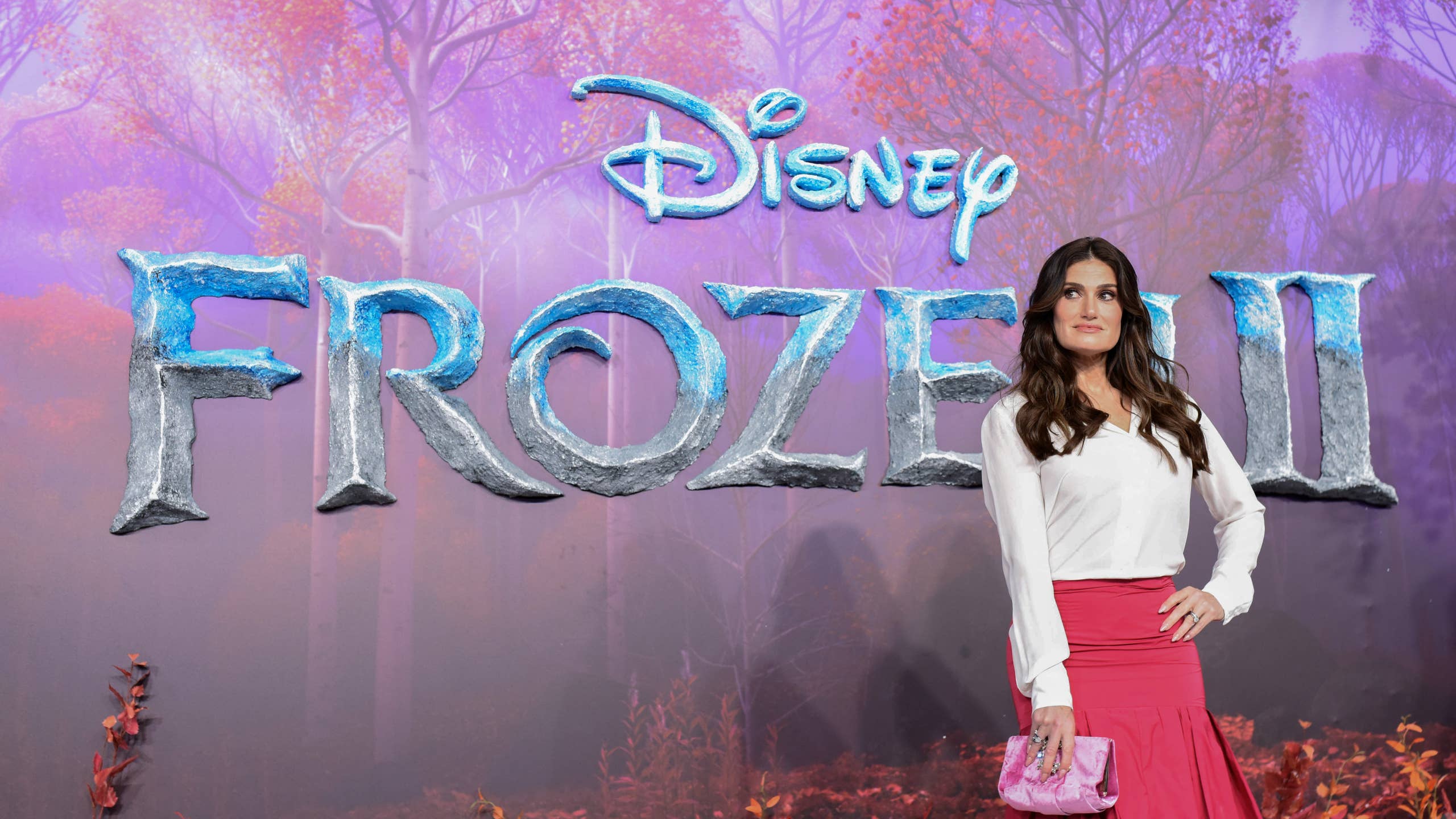 2560x1440 Idina Menzel Reveals She Hasn't 'Read Any Scripts' for Frozen 3 (Exclusive)