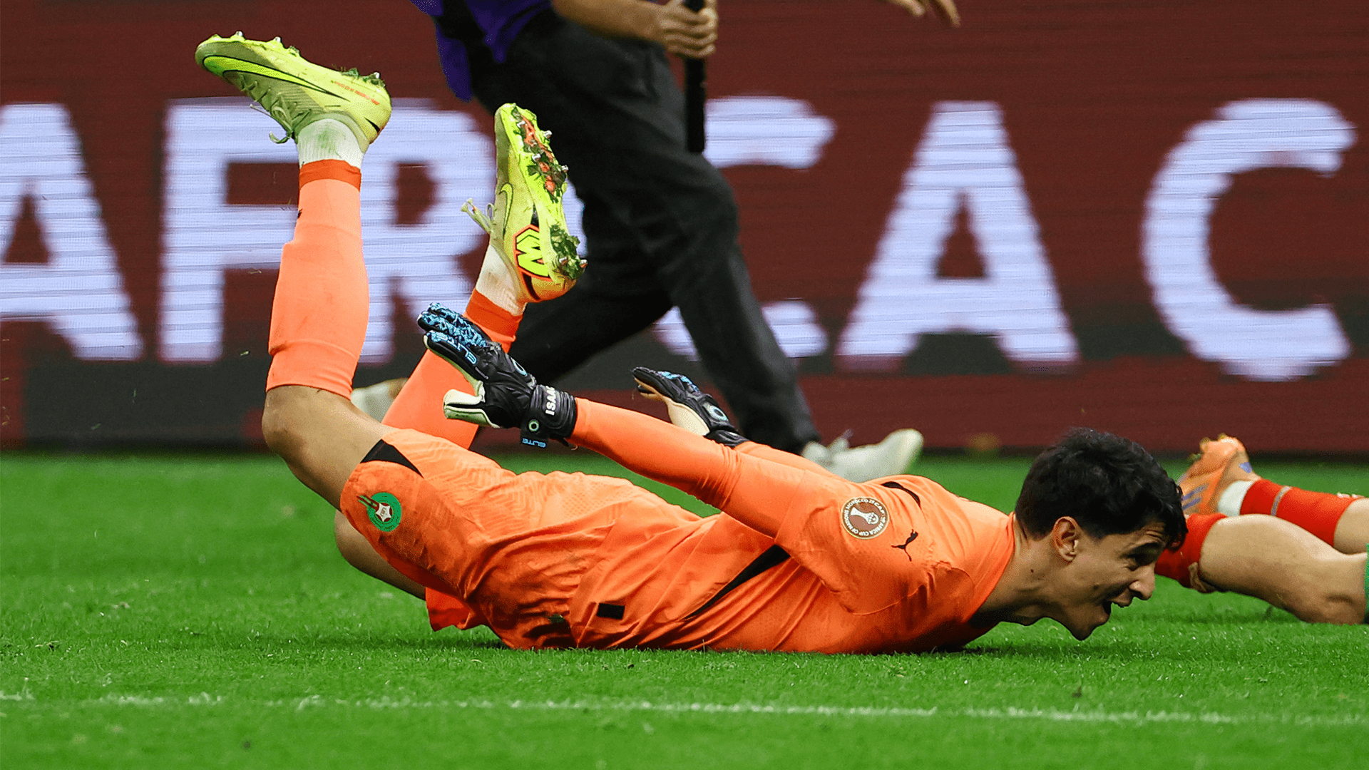 1920x1080 Yassine Bounou, Football's Capeless Hero