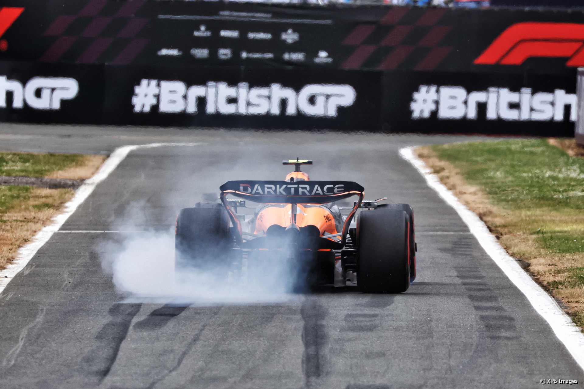 1920x1282 British Grand Prix practice in picture