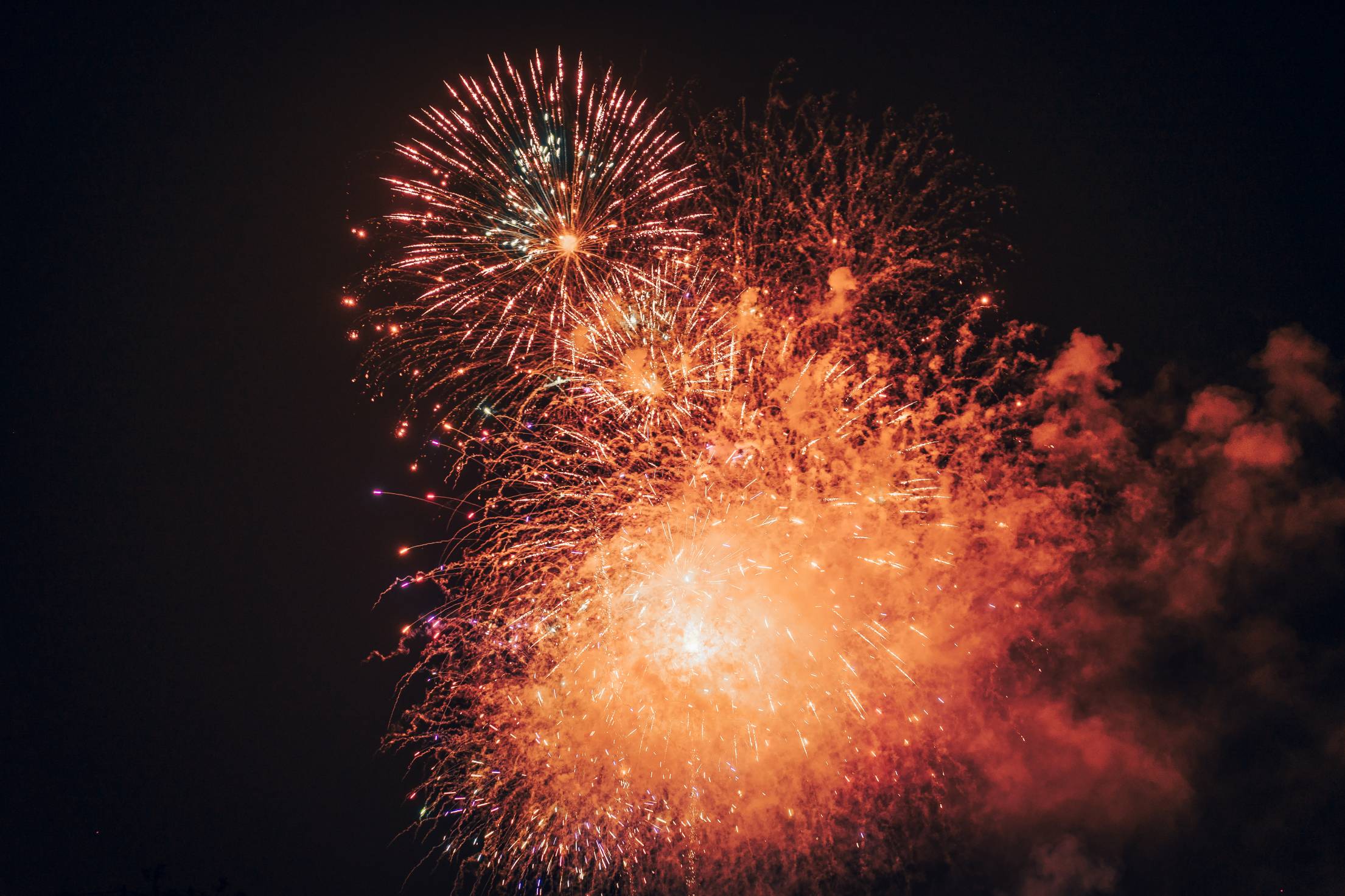 2210x1473 Golden Fireworks 4th of July