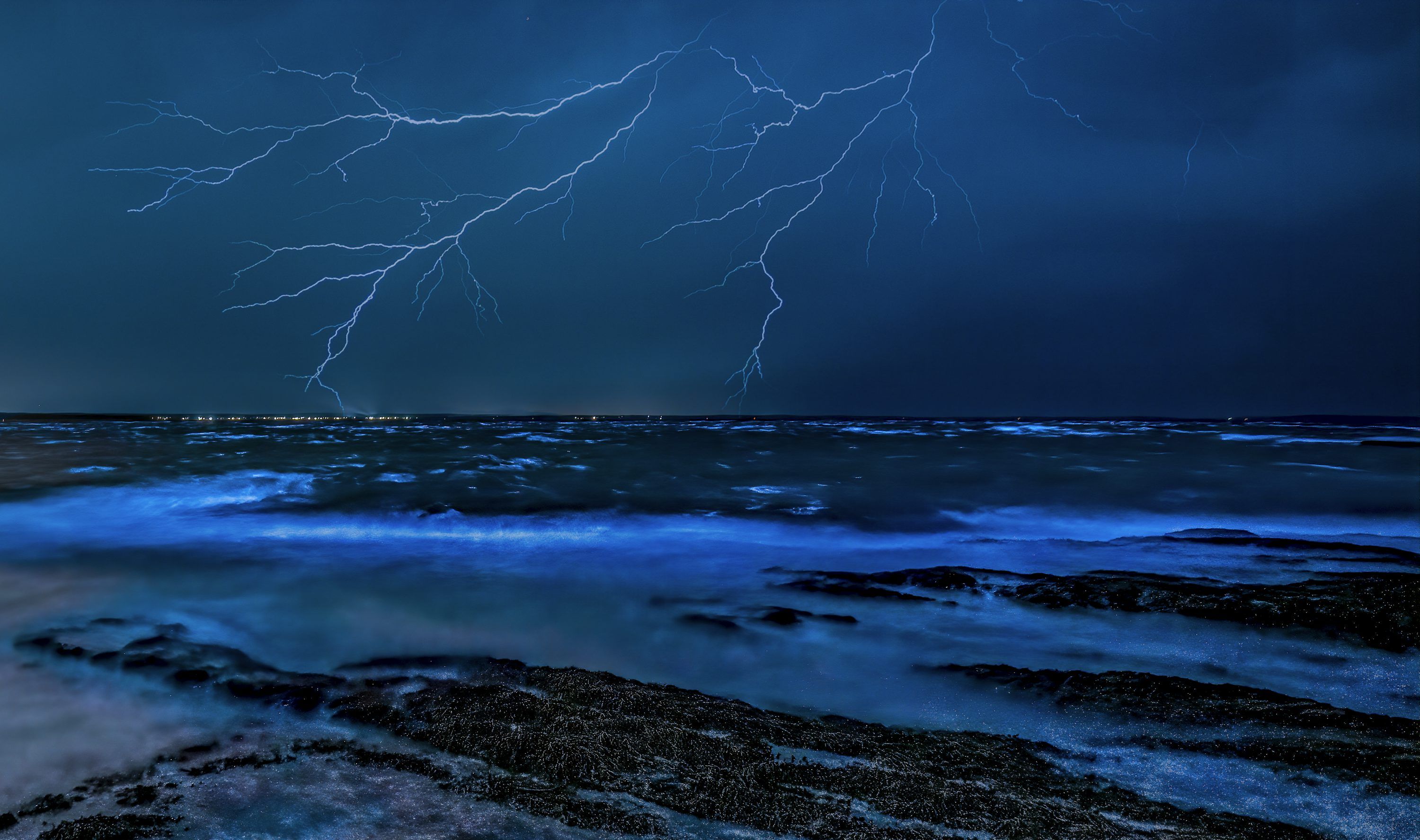 3000x1776 Body of water under storm photo