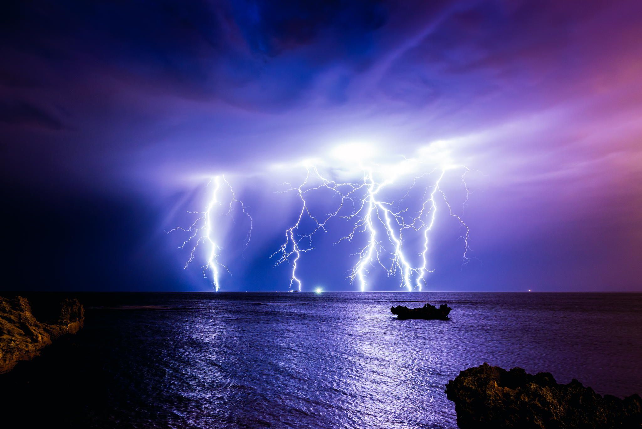 2048x1367 Wallpaper the storm, night, clouds, storm, nature, the ocean, lightning, Australia for mobile and desktop, section природа, resolution 2048x1367
