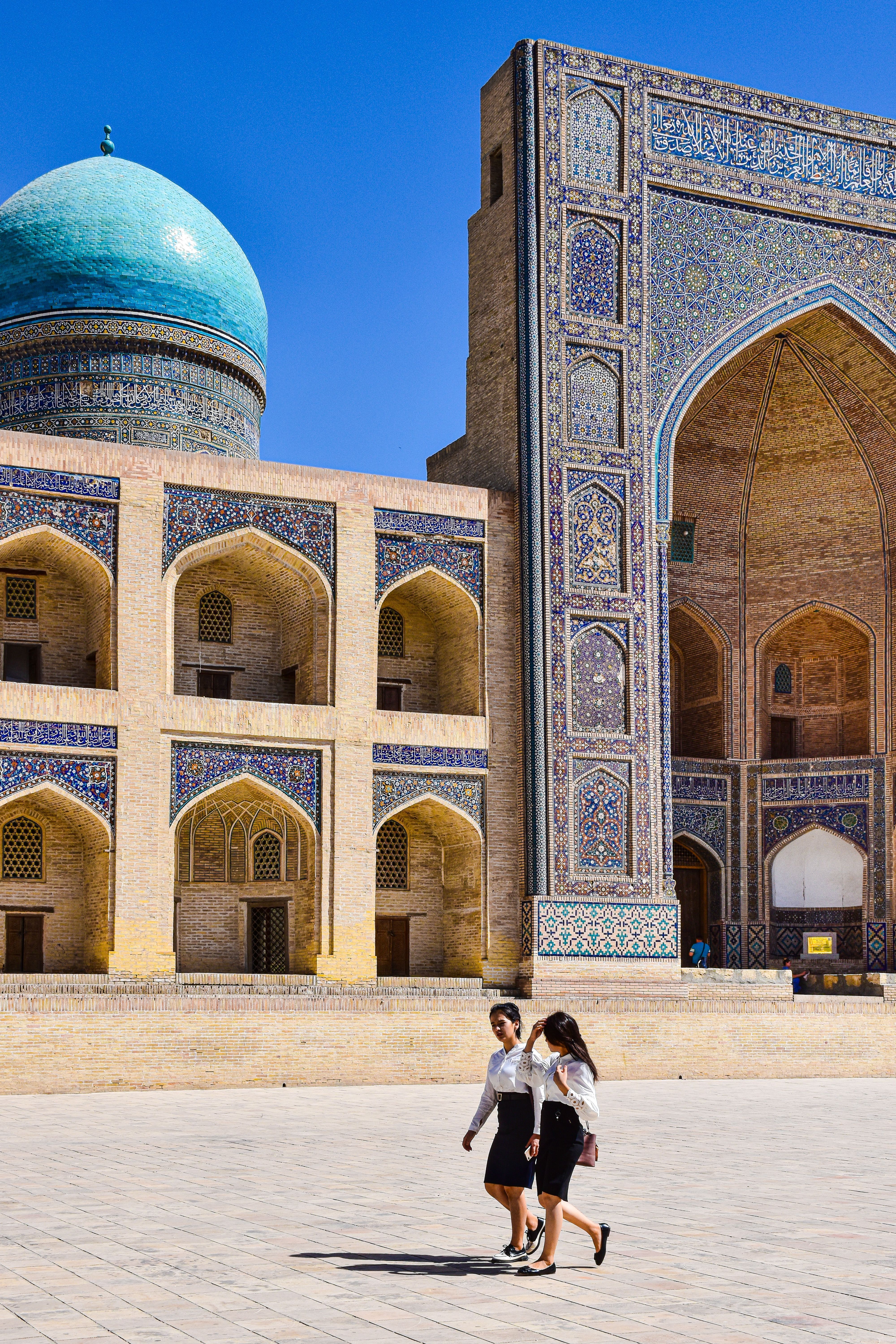 4000x6000 Mir i Arab Madrasa in Bukhara · Free