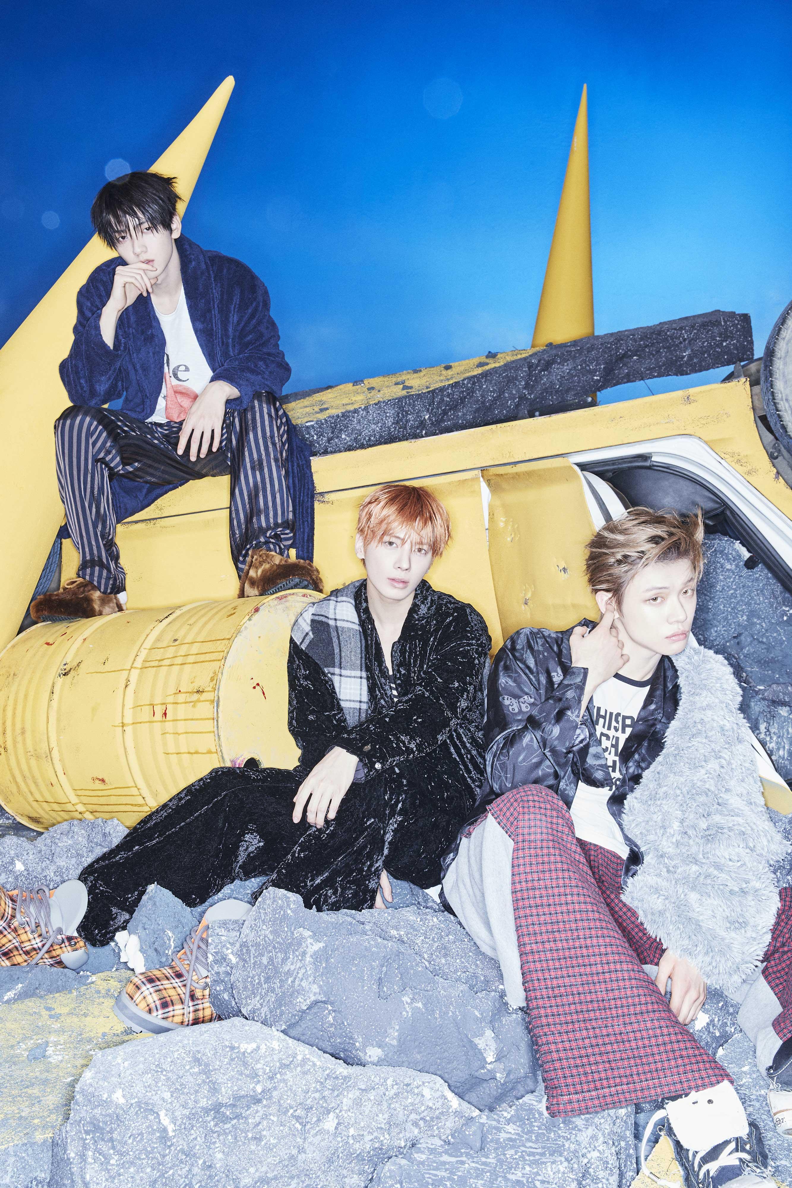 2667x4000 TXT (TOMORROW X TOGETHER) Mini Album '7TH YEAR: A Moment of Stillness in the Thorns' (Concept Photo)