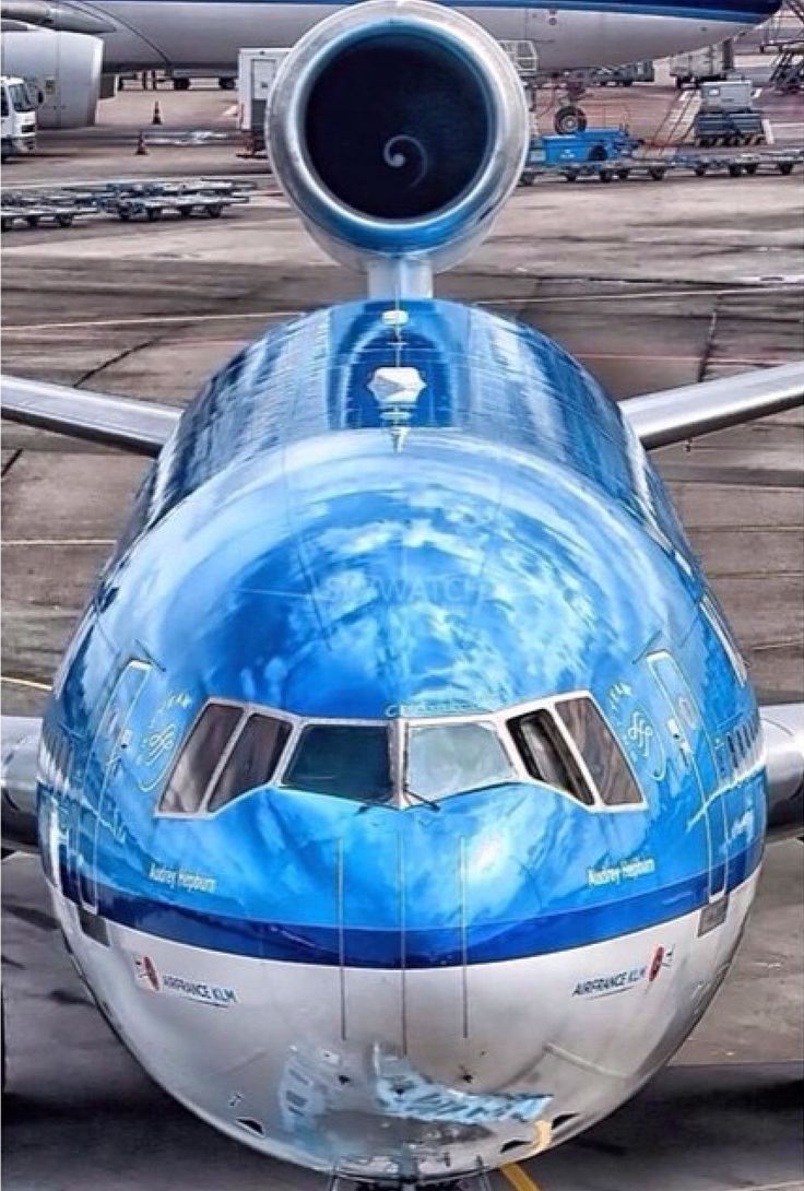 736x1090 KLM • McDonnell Douglas MD 11