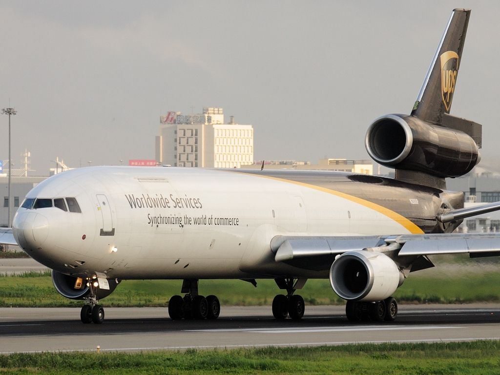 1024x768 McDonnell Douglas MD 11(F), United Parcel Service (UPS)