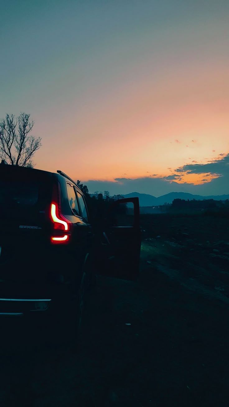736x1308 Roadside view