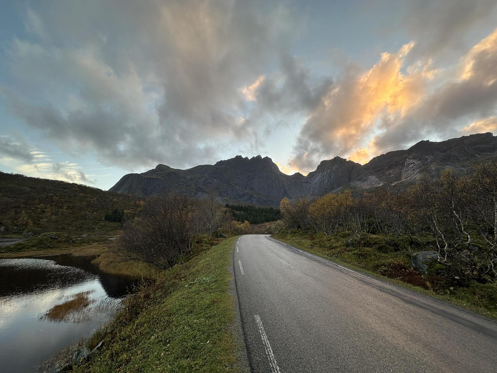 1920x1440 Kollfjellet Trail