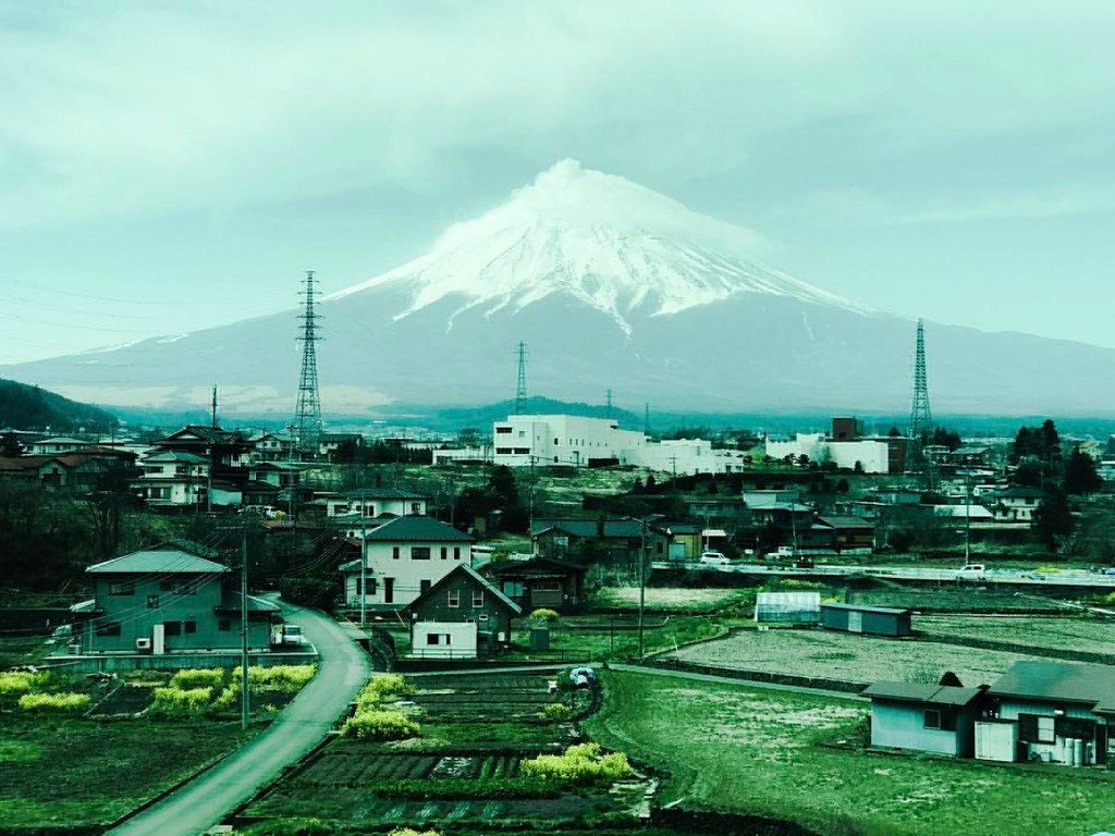 1024x768 Mt Fuji from the roadside, so luck to have such a clear vi