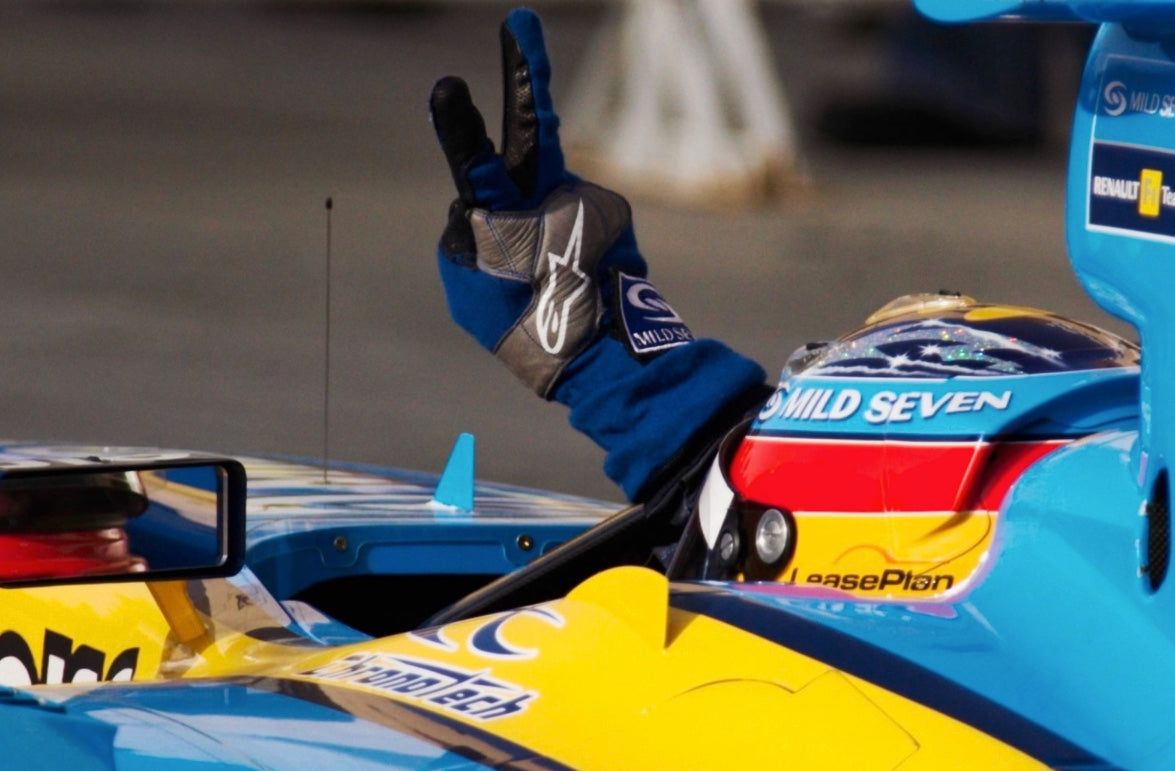 1175x771 Fernando Alonso Signed Championship Used Renault F1 Gloves of Fame Collection