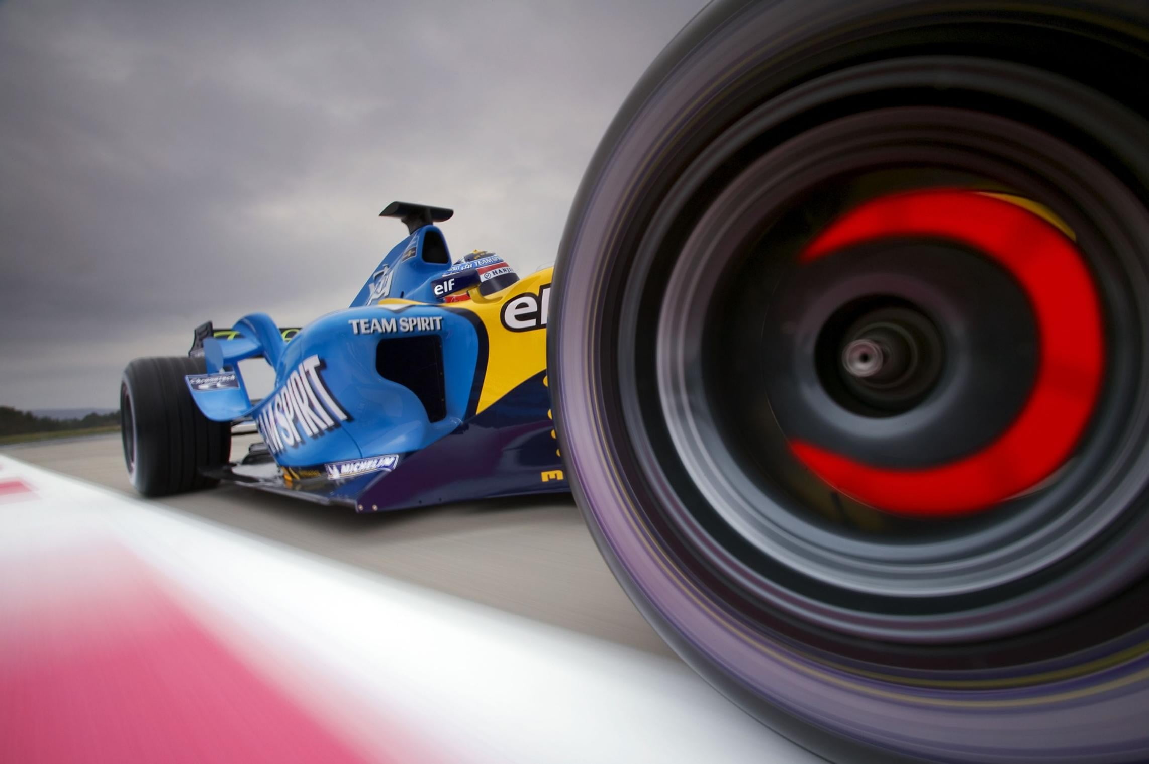 2286x1521 Blue and yellow go kart, Fernando Alonso, Renault F1 Team HD wallpaper