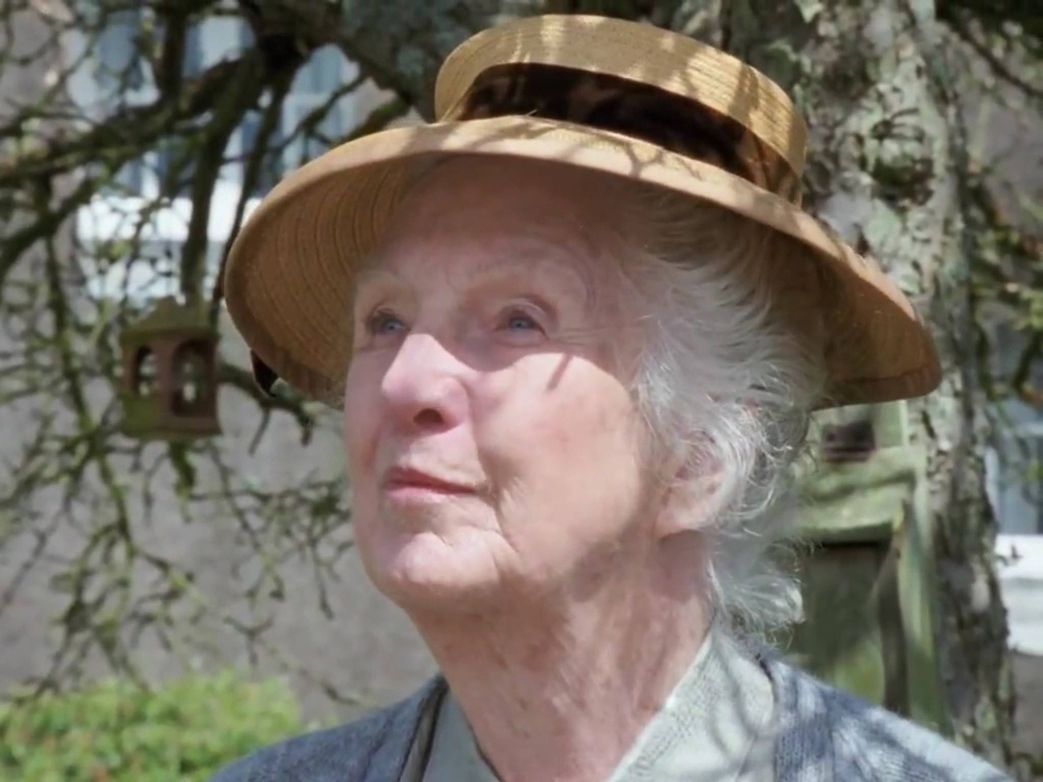 2048x1536 An Old Character Bag': Joan Hickson as Miss Marple