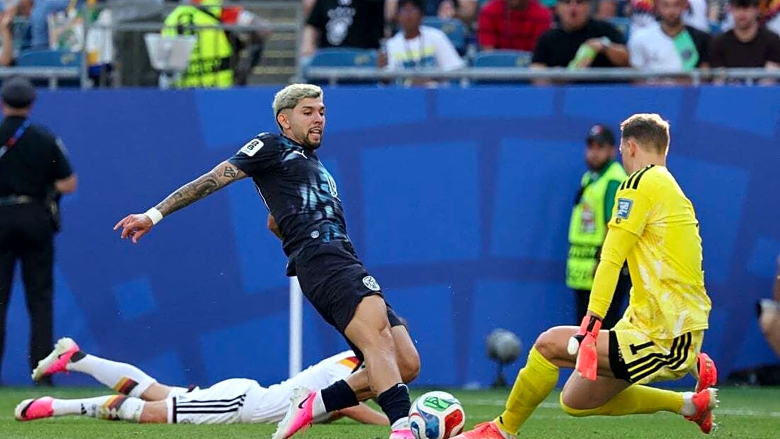 1600x900 Julio Enciso exits with injury after giving Paraguay lead over Germany