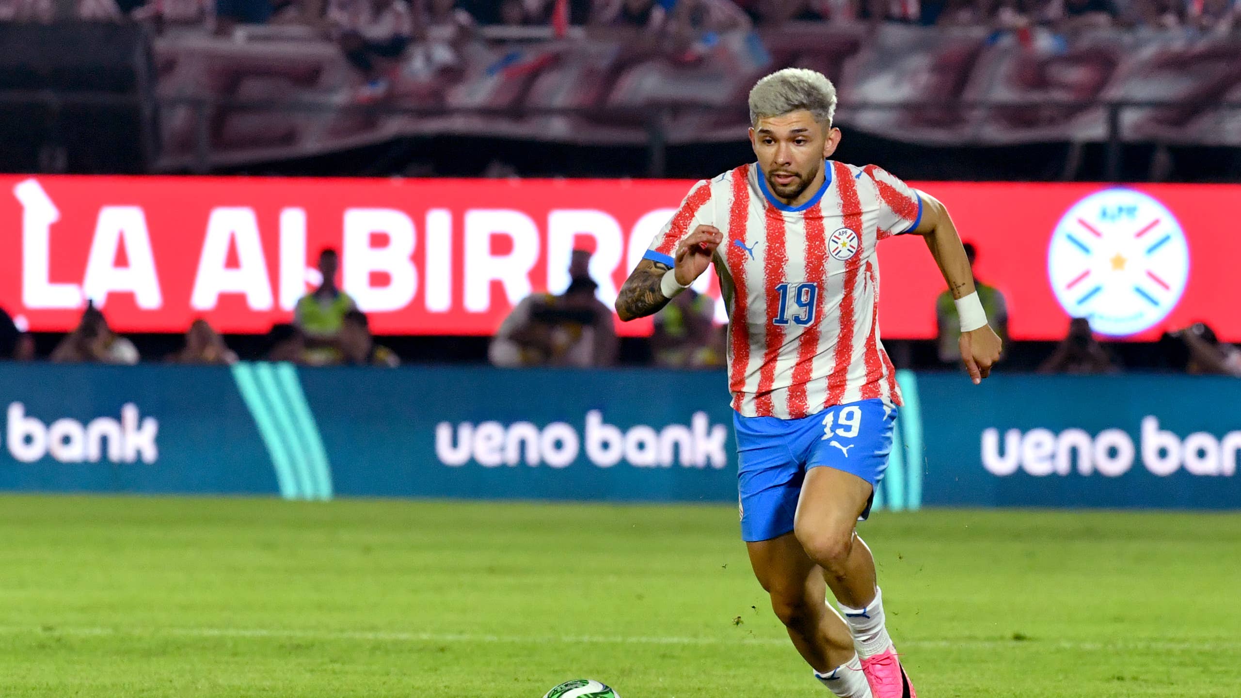 2560x1440 Who Is Paraguayan Star Julio Enciso's Wife Melissa Cardona?