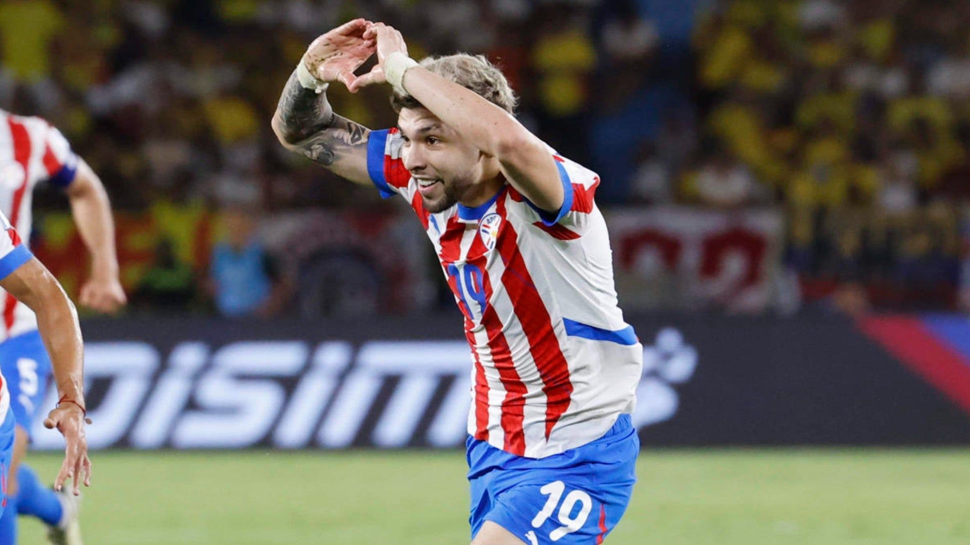 1920x1080 Julio Enciso, el jugador de Paraguay que anotó el gol del empate ante Colombia, le dedicó la anotación a su novia colombiana