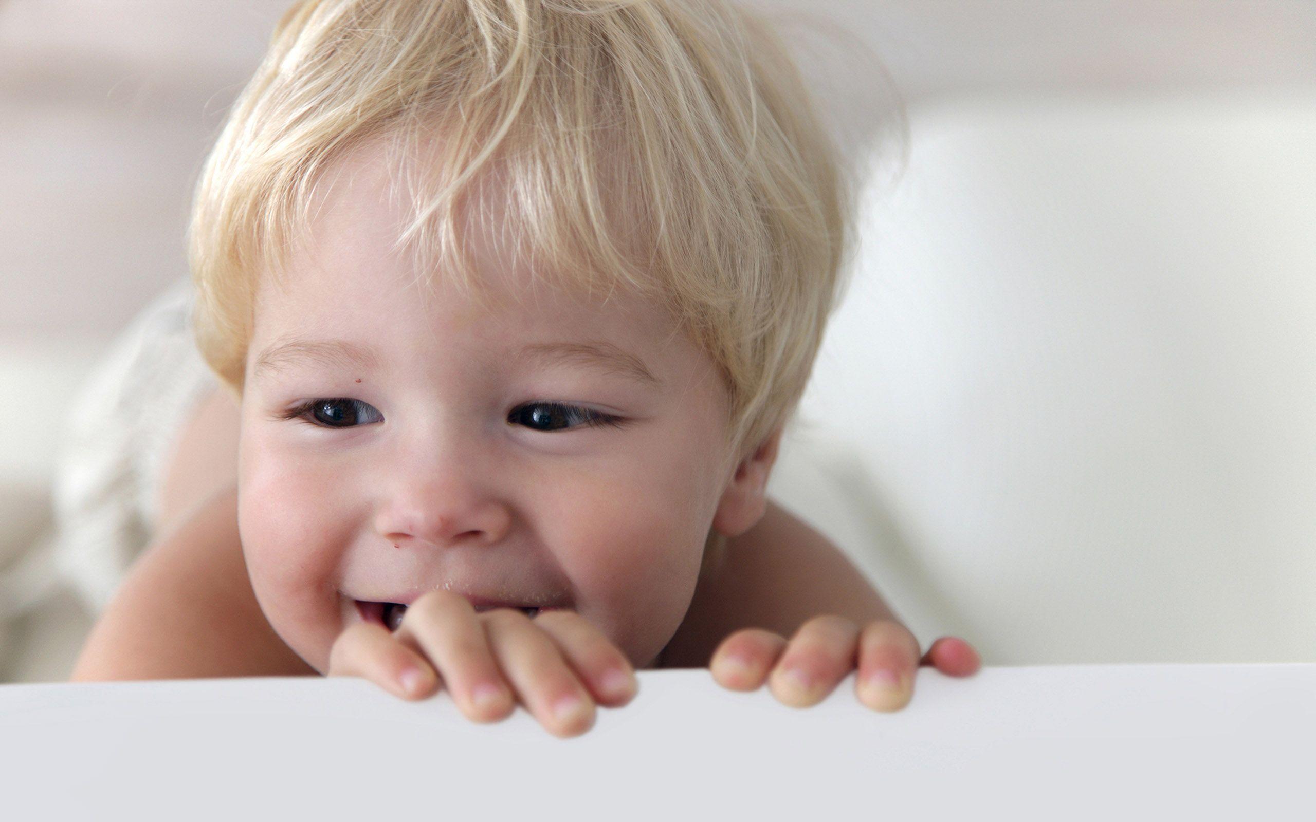 2560x1600 Beautiful Babies Wallpaper