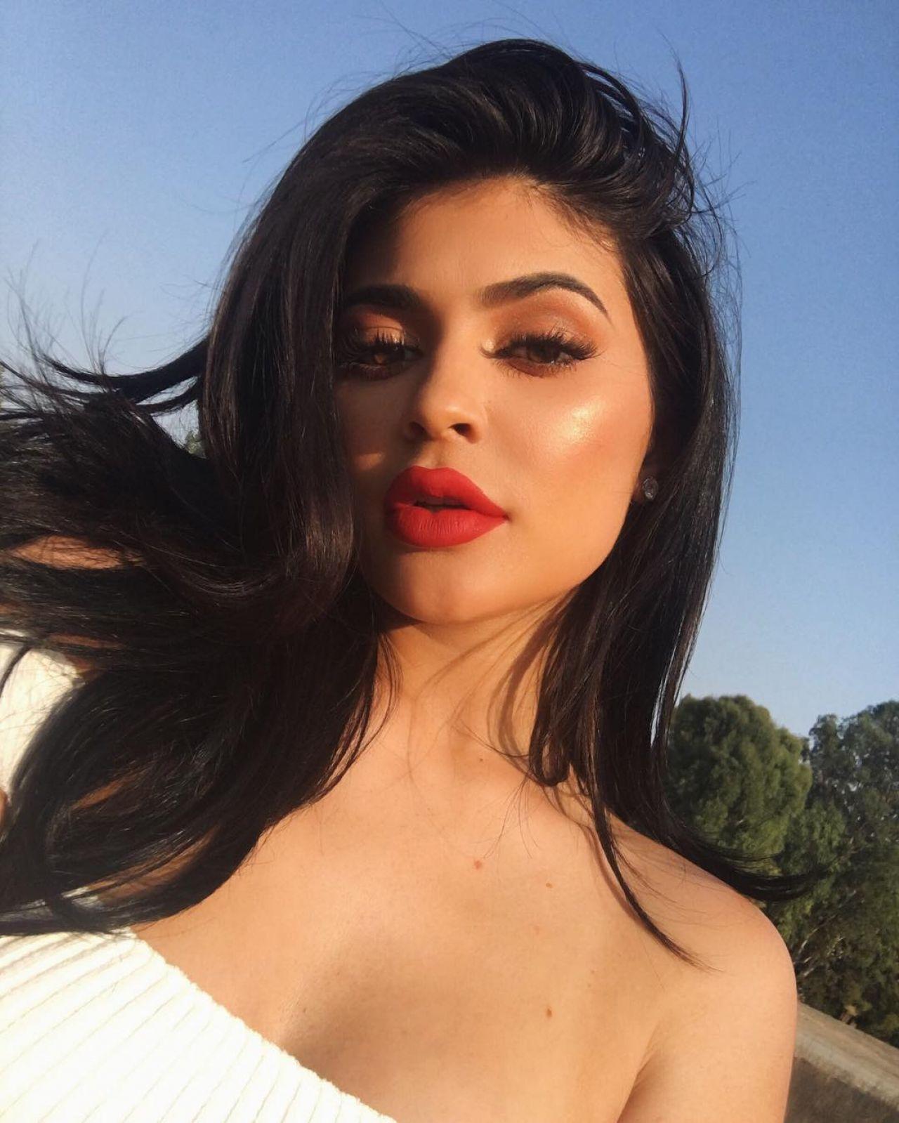1280x1599 Kylie Jenner HD