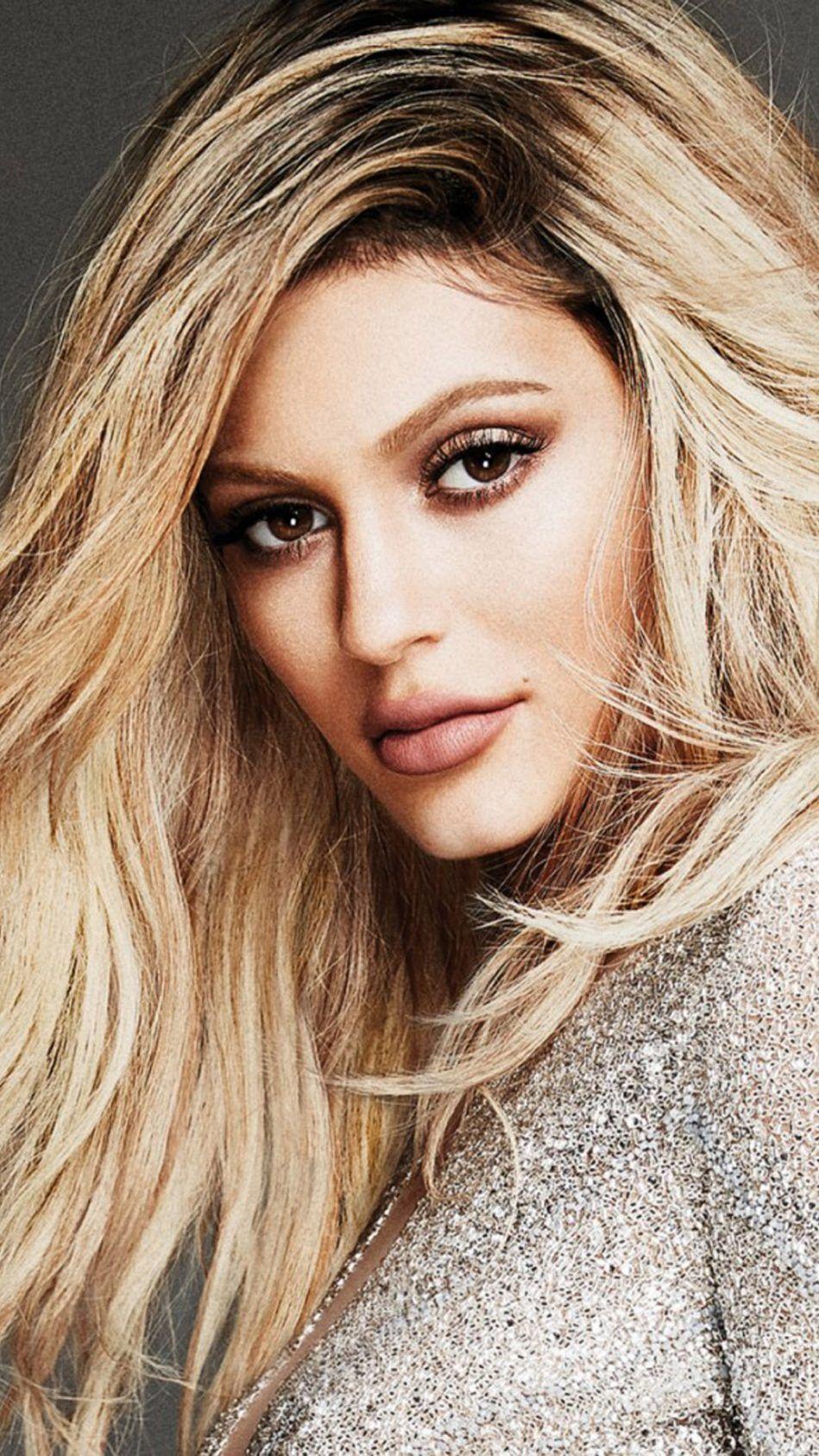 950x1689 Kylie Jenner Elle Canada Photohoot Free 4K Ultra HD Mobile Wallpaper