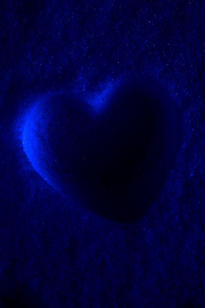 800x1200 Download wallpaper 800x1200 heart, dark, light, surface, blue