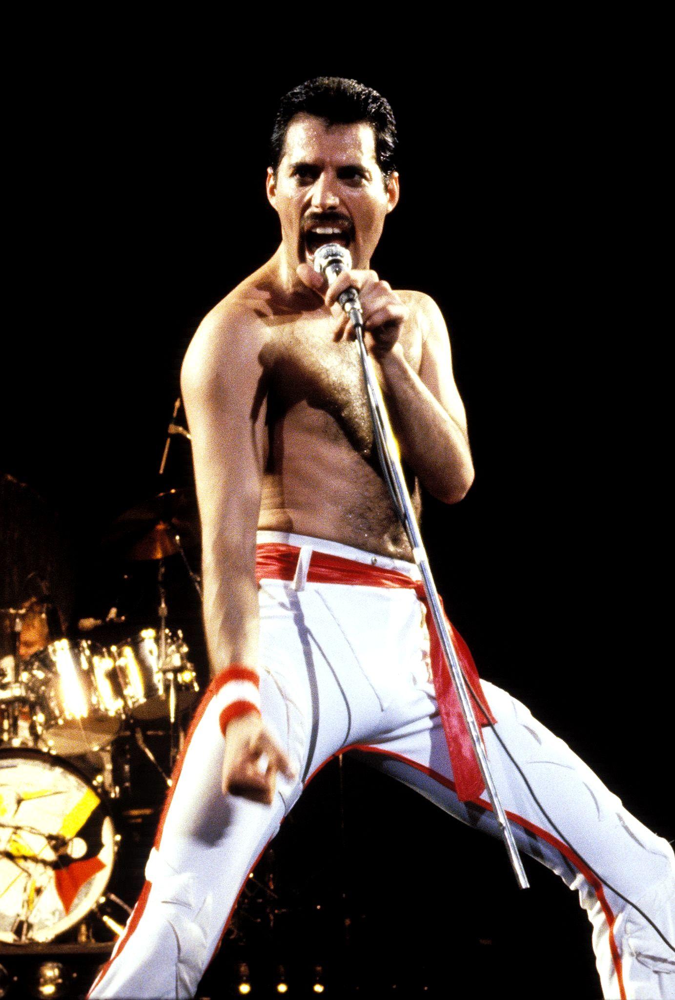 1383x2048 Queen Photo. Queen, Music, Freddie Mercury, Brian May, Roger