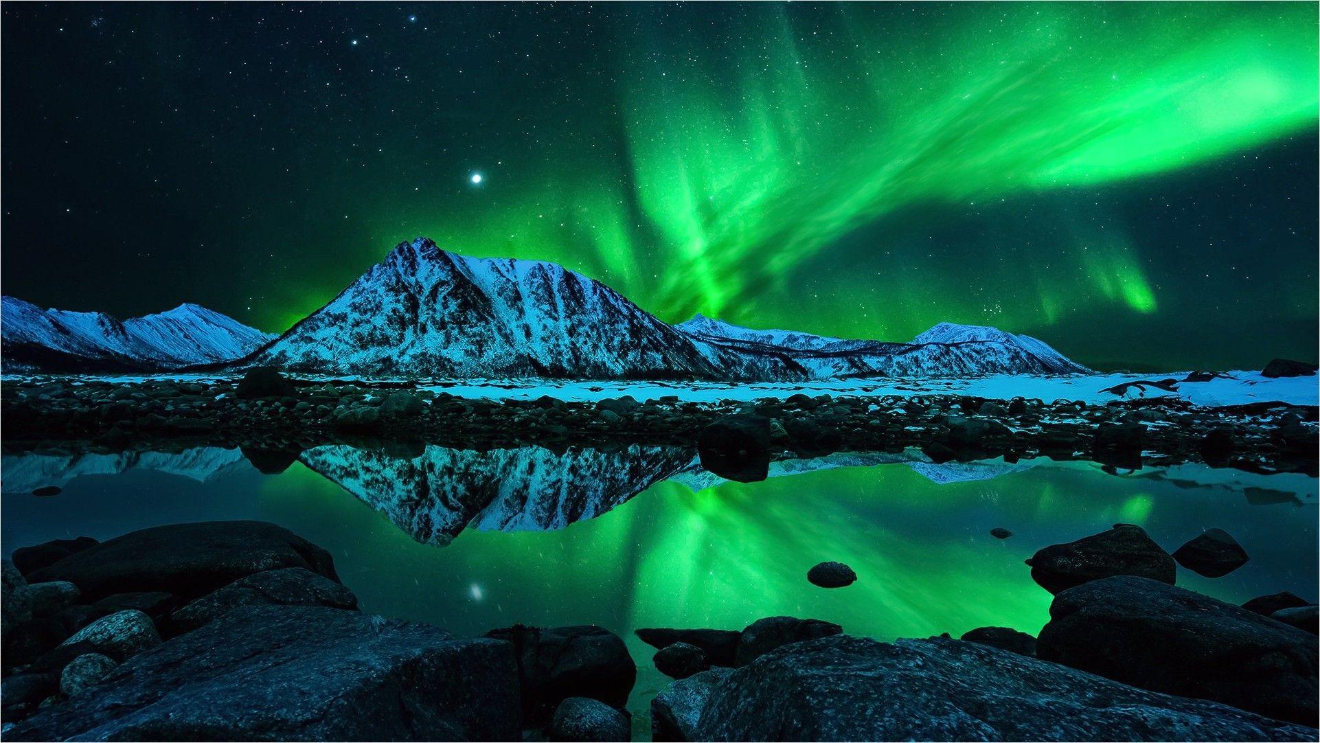 1922x1082 4k Wallpaper Boreal Mtn. Night sky