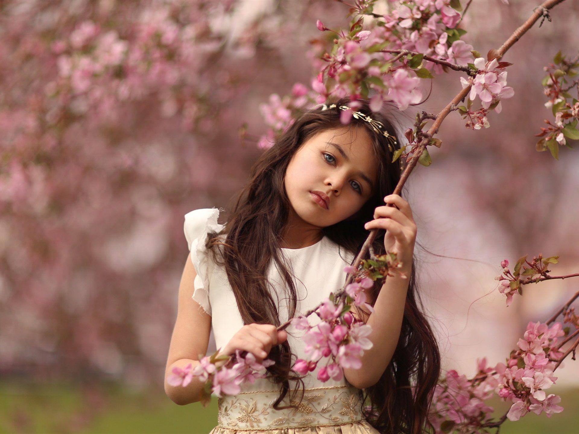 1920x1440 Wallpaper Cute little girl, pink cherry flowers 1920x1440 HD