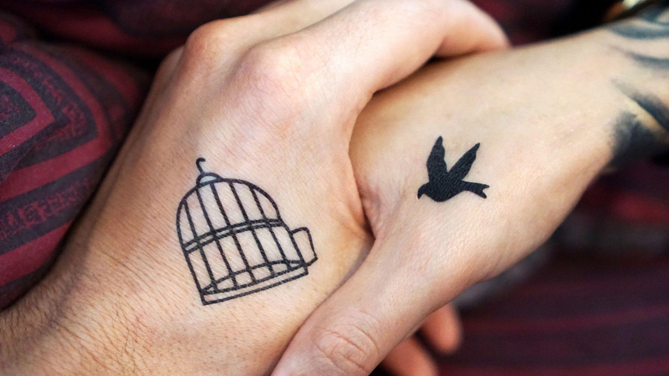 2560x1440 Download 2560x1440 Hands, Couple, Tattoo Wallpaper for iMac 27