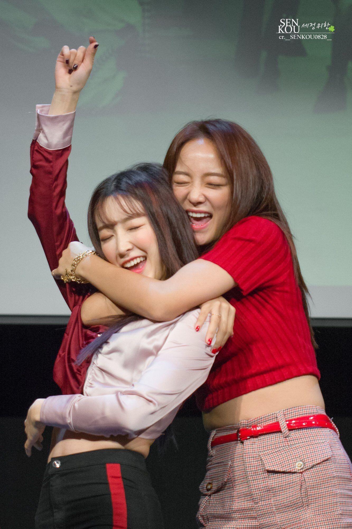 1333x2000 Gugudan Sejeong and Hana❤️ (Dengan gambar)