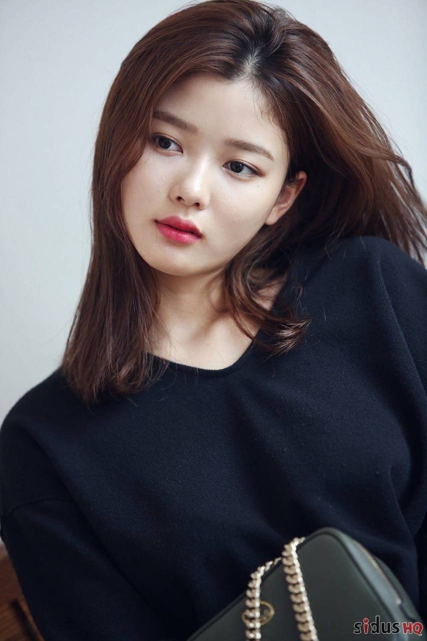 853x1280 Kim Yoo Jung Wallpaper