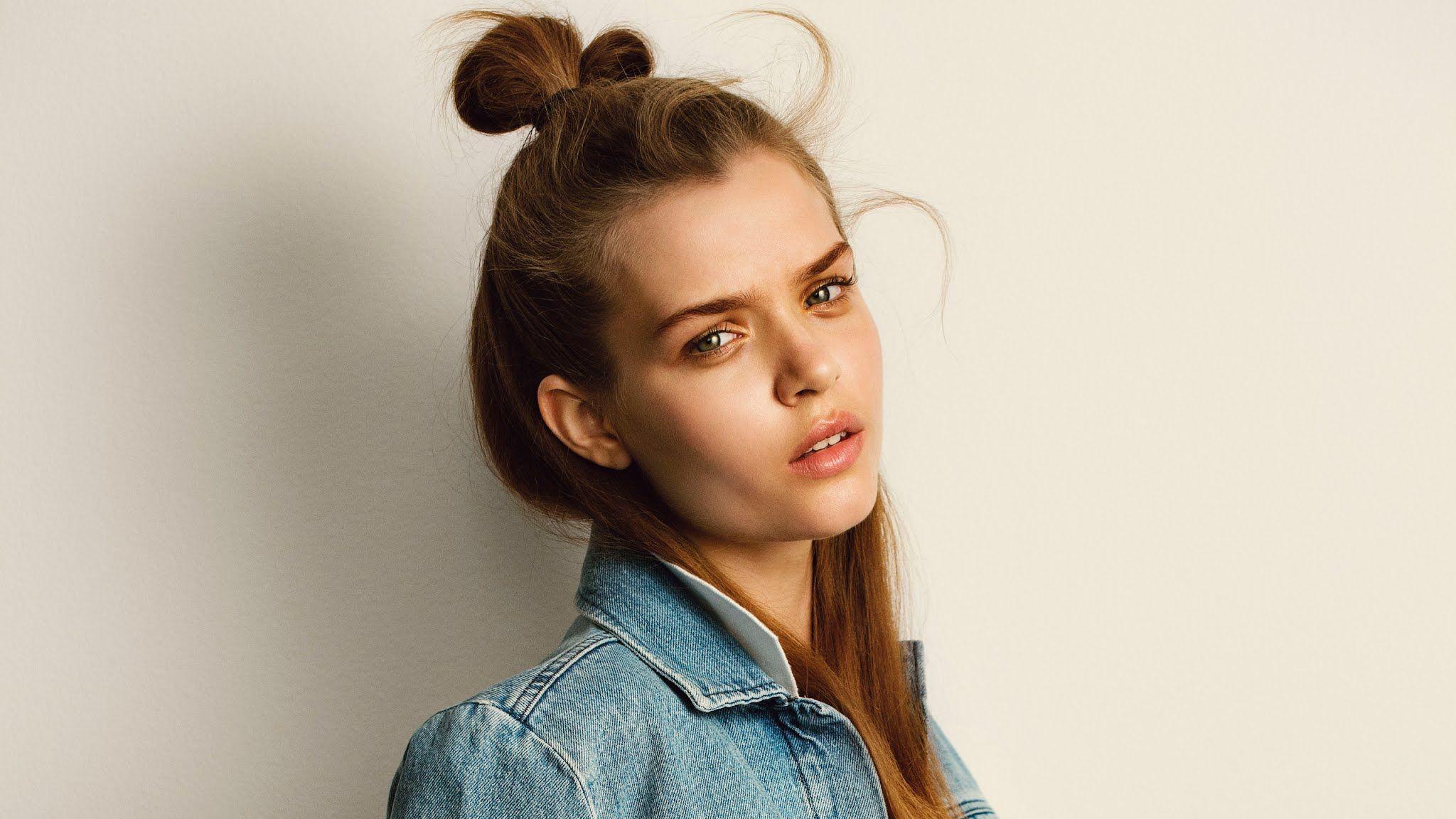 2048x1152 Josephine Skriver