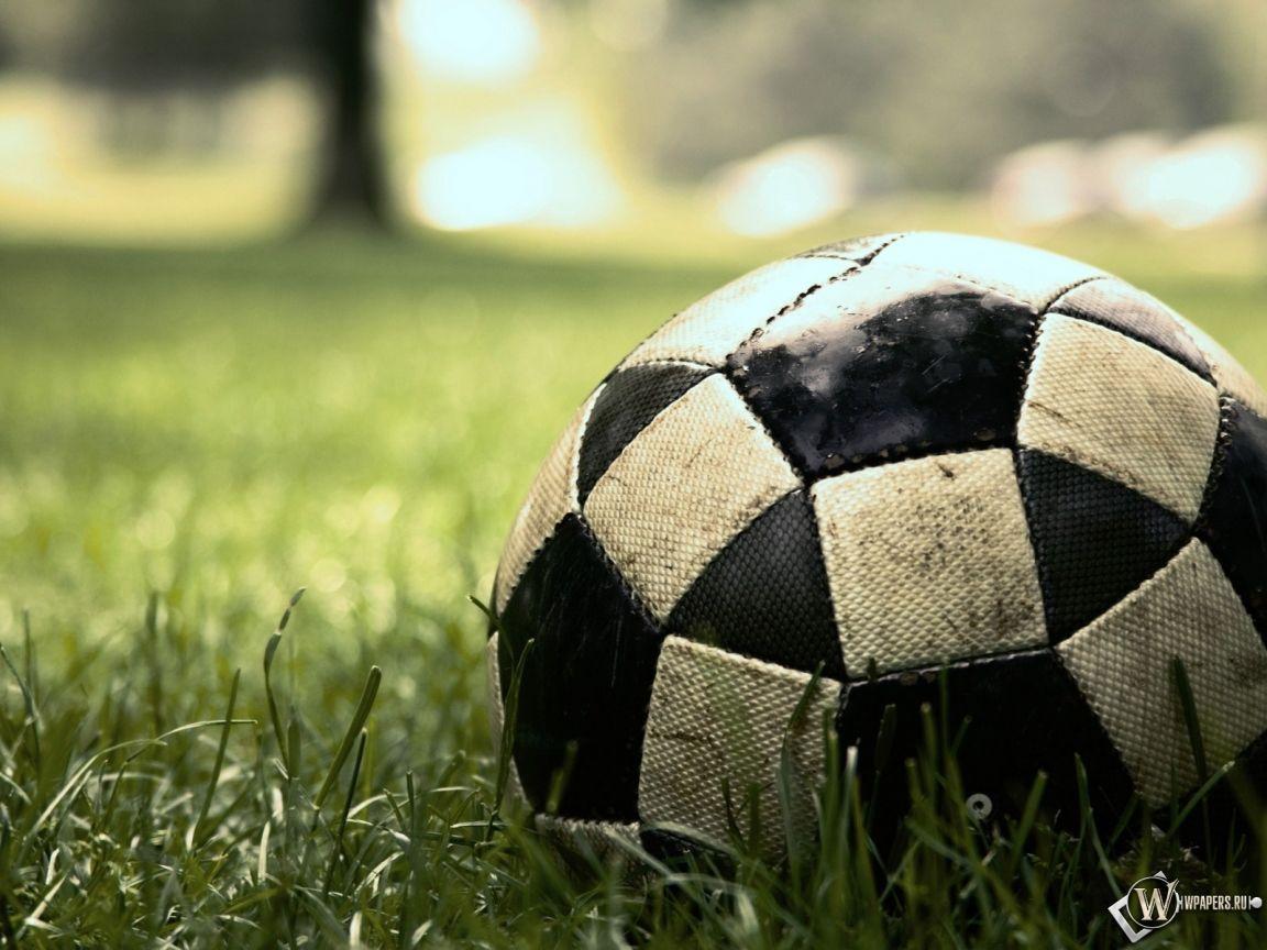 1152x864 Download wallpaper: Football ball ongrass, Football, wallpaper