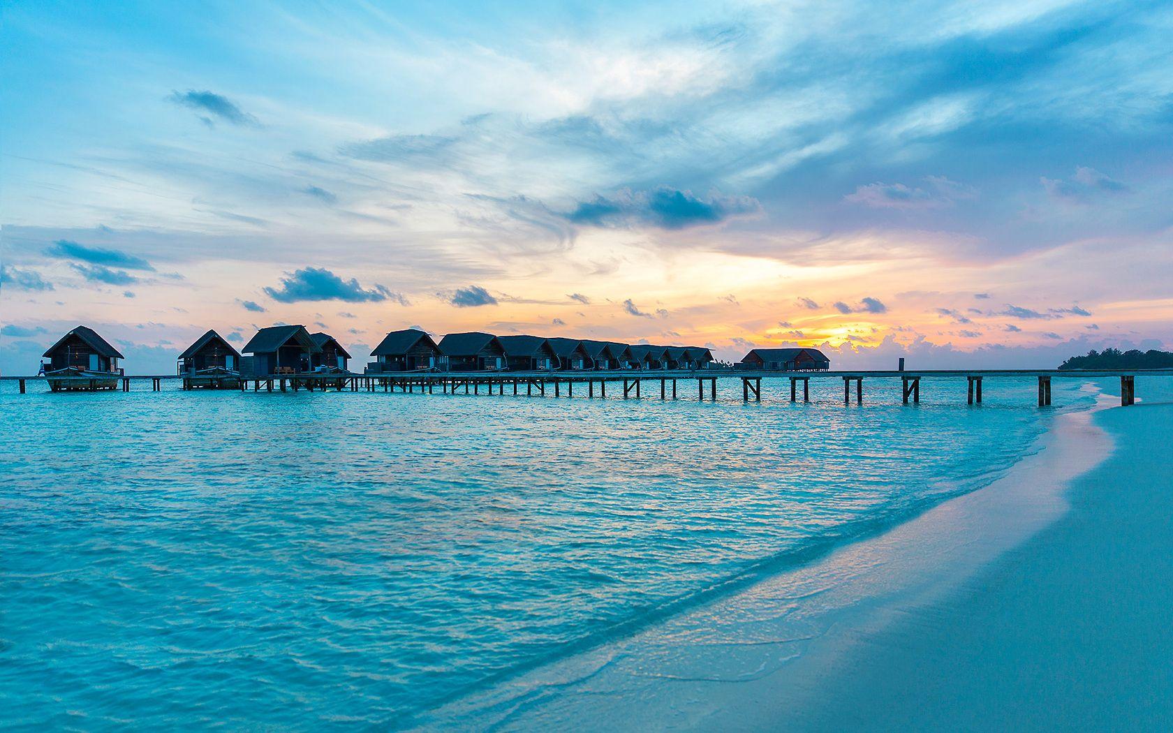 1680x1050 Maldives Resorts Huts Over Water 1680x1050 Resolution HD