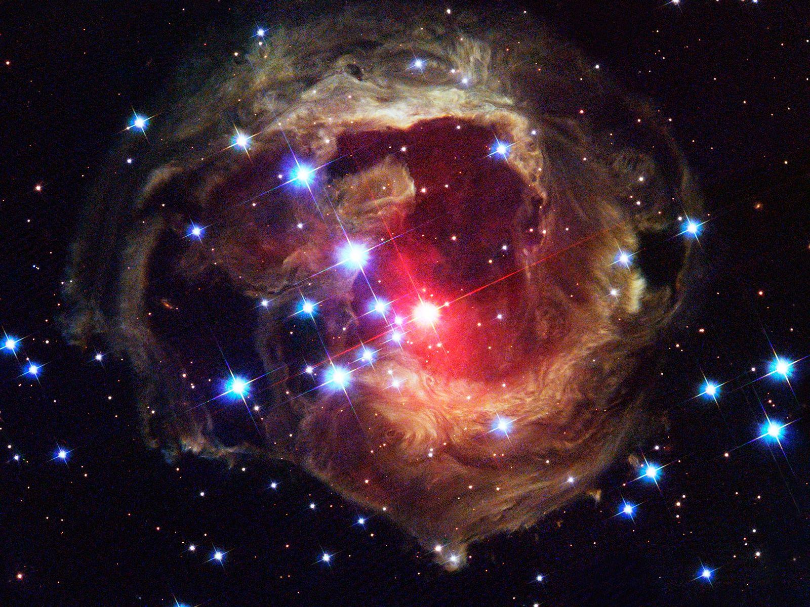 1600x1200 Light Continues To Echo Three Years After Stellar Outburst