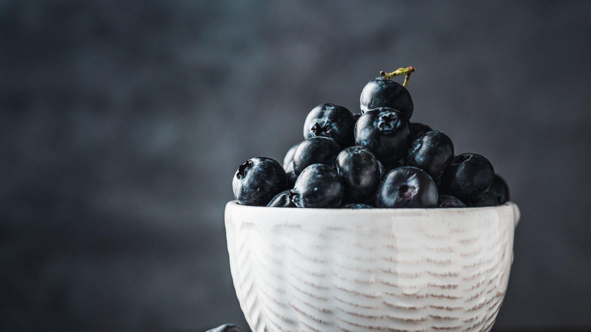 1920x1080 Download wallpaper 1920x1080 blueberries, berries, bowl, fresh