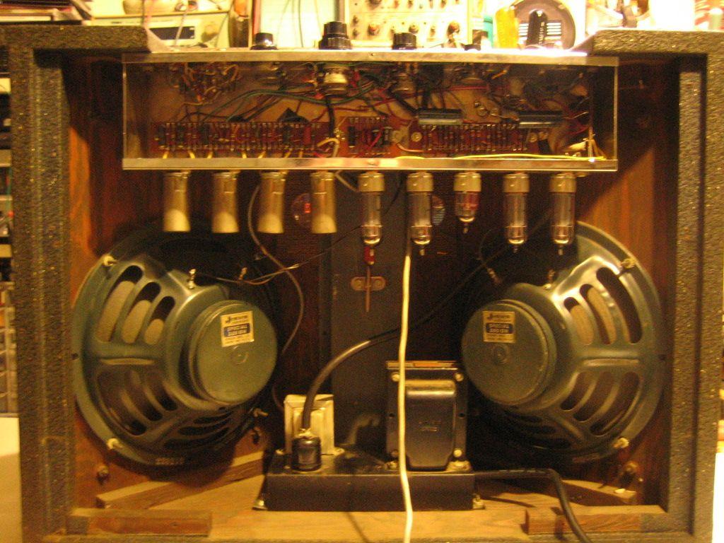 1024x768 Vintage Guitar Amplifiers Wallpaper & Background