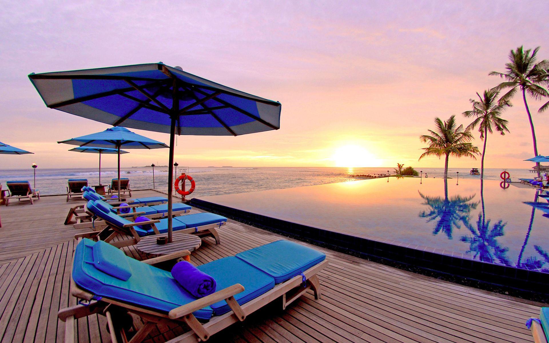 1920x1200 Beach Resort Wallpaper