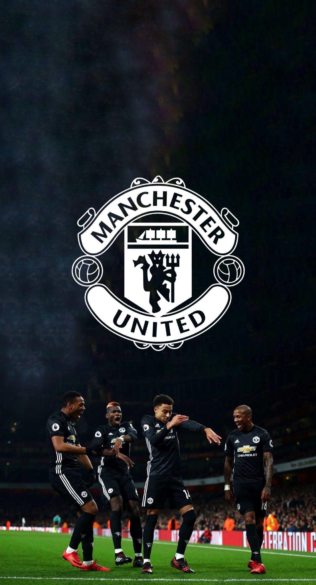 1108x2048 ⚽ Martial, Pogba and Young enjoying a Lingard jig. Sepak bola