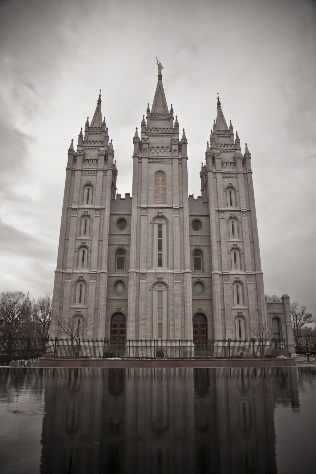 1066x1600 Mormon Temples Wallpaper