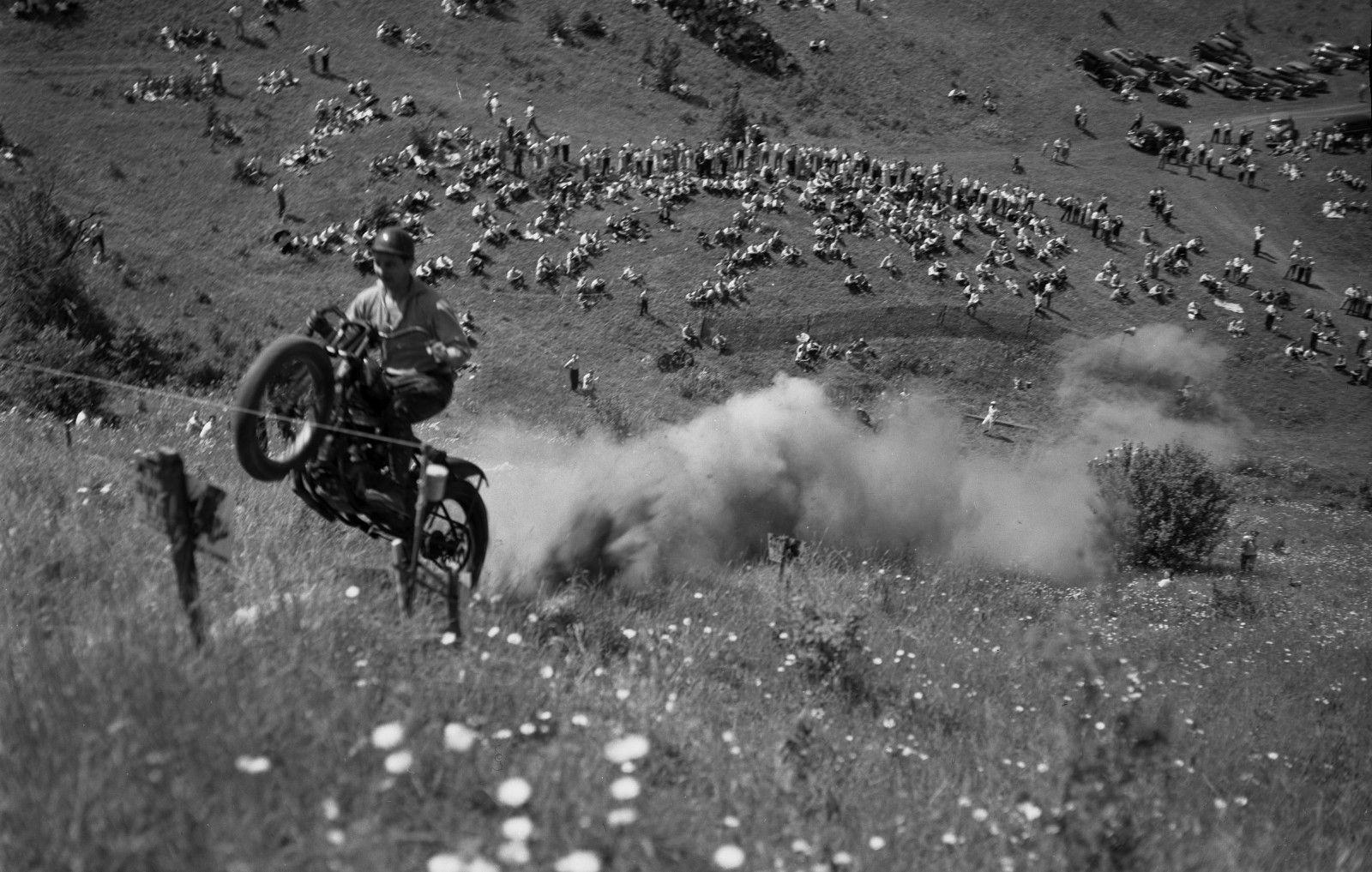 1600x1017 Vintage Motorcycle Wallpaper Desktop Background Free Download