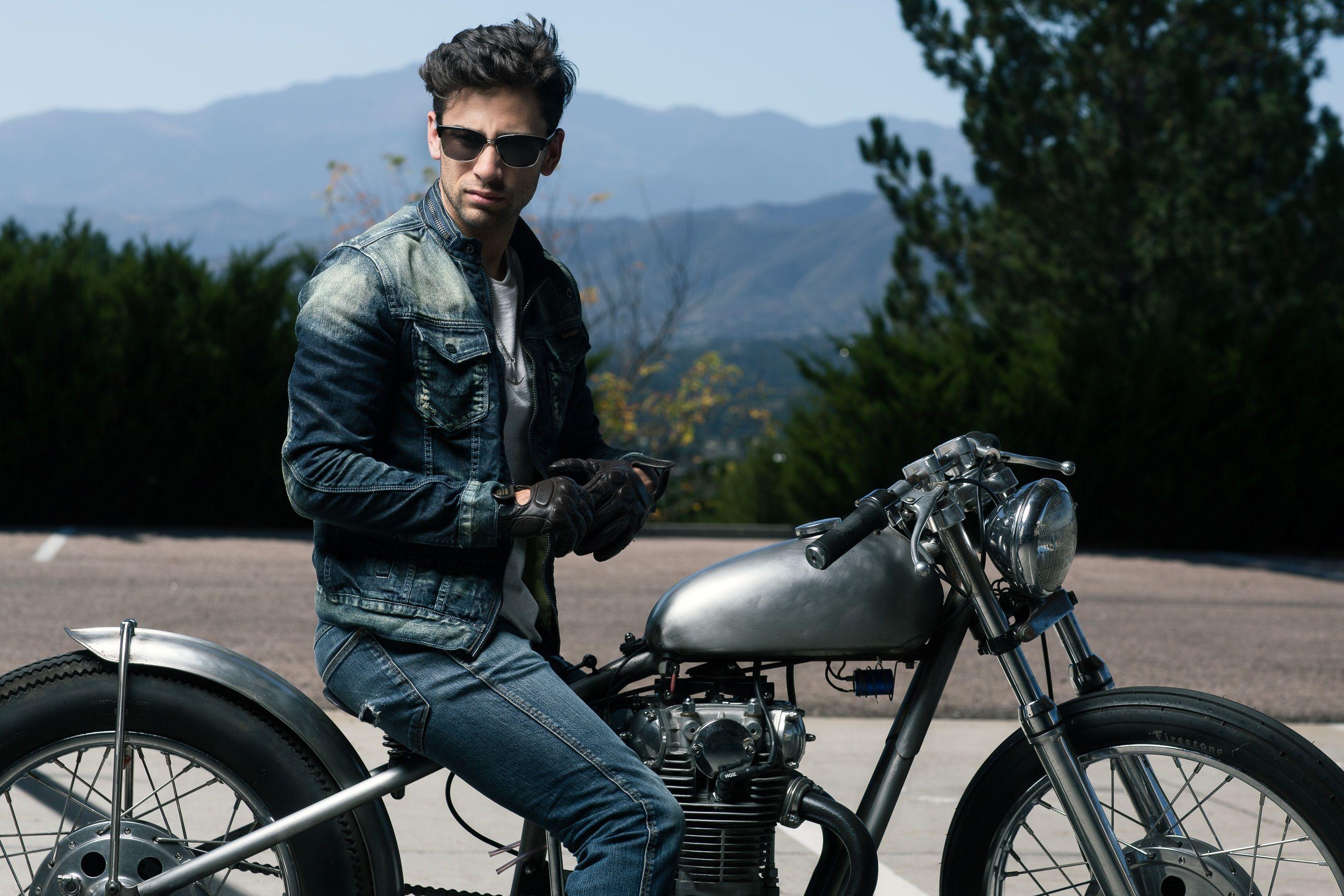 2738x1826 Model sitting on an old vintage motorbike HD Wallpaper