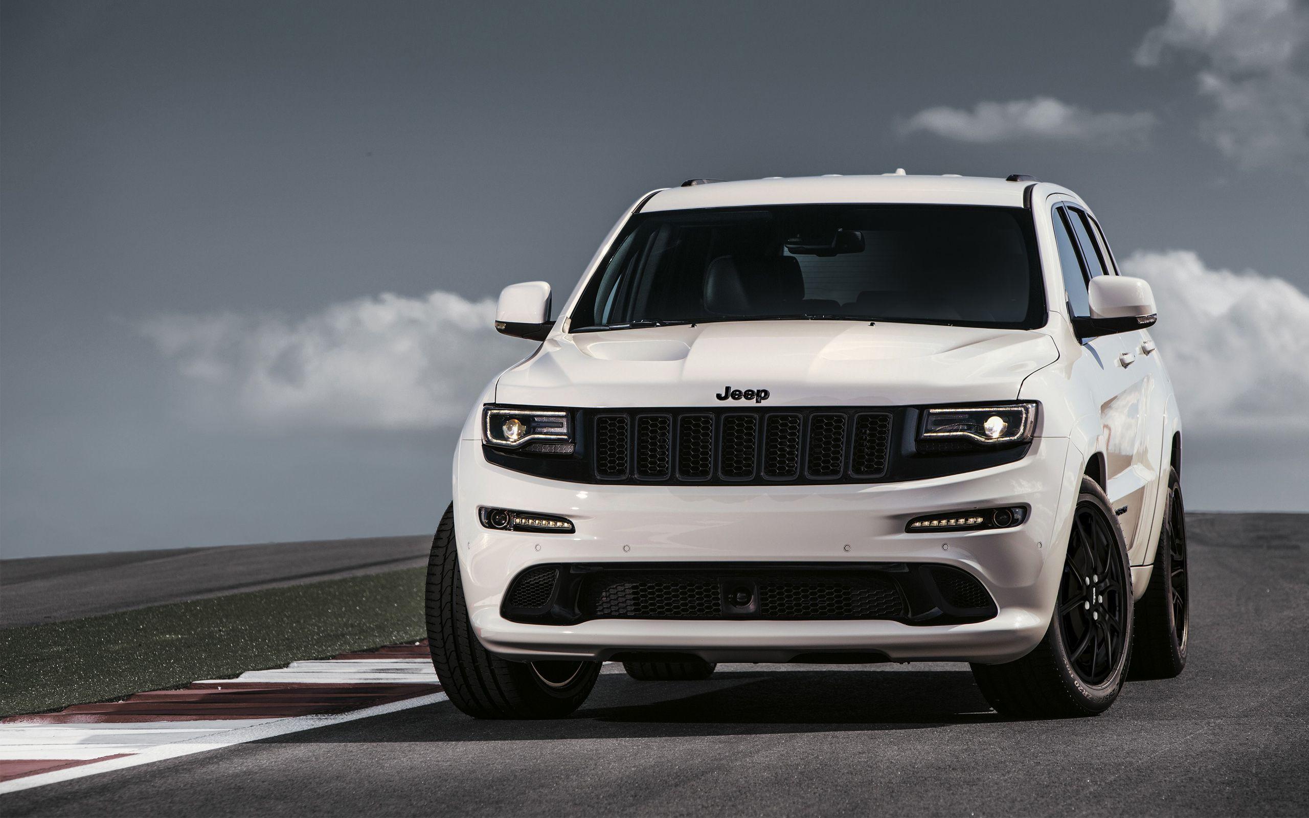 2560x1600 JEEP GRAND CHEROKEE SRT 2017 Car Wallpaper