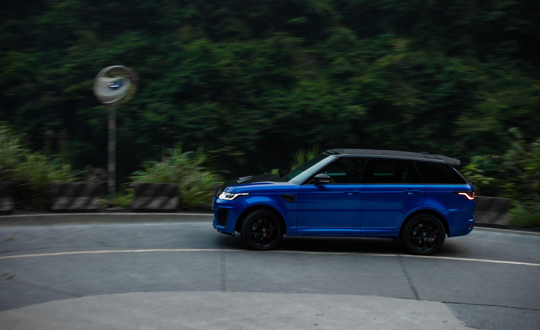2250x1375 Range Rover Sport SVR Side Wallpaper (5)