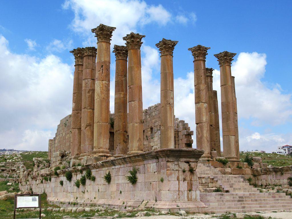 1024x768 Temple of Artemis. The massive columns of the Temple of Art