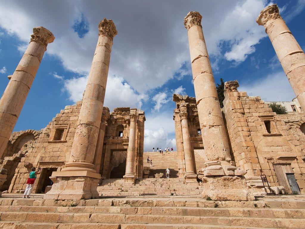 1024x768 Imperial Jerash: where history seeps from the ancient stones